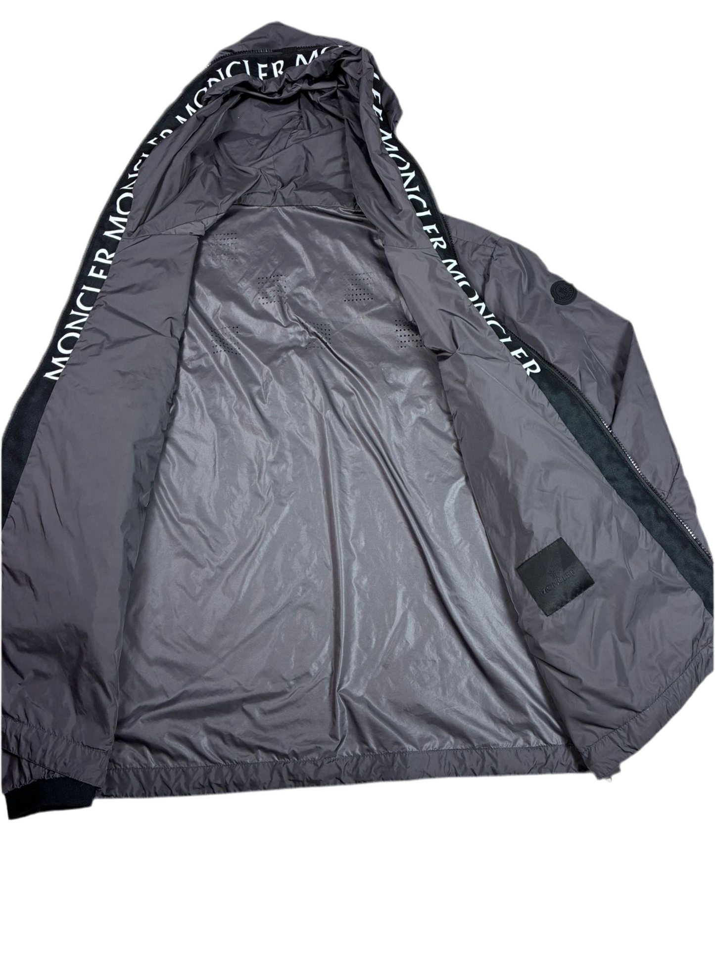 Moncler windbreaker (XL)